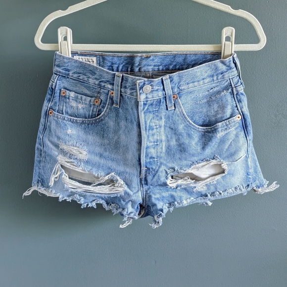 Levi's 501 distressed denim shorts - Picture 1 of 2